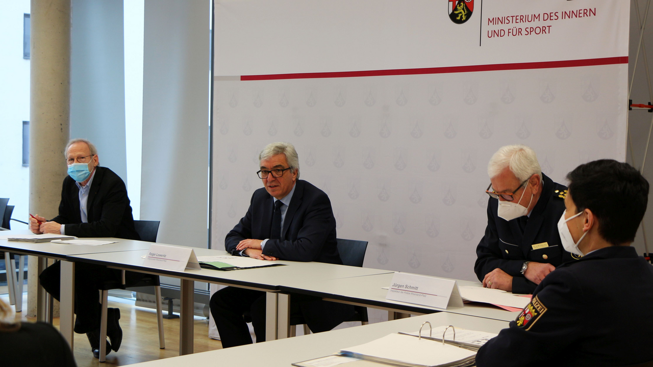 Minister Lewentz und Inspekteur der Polizei Schmitt stellen Verkehrsunfallbilanz 2020 vor.