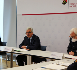 Minister Lewentz und Inspekteur der Polizei Schmitt stellen Verkehrsunfallbilanz 2020 vor.