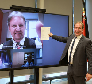 Innenstaatssekretär Randolf Stich überreichte den Bescheid virtuell an Bürgermeister Michael Reith