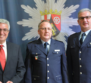 Von links nach rechts: Innenminister Roger Lewentz, Klaus Peter Werz und Karlheinz Maron