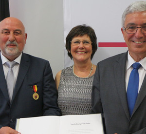 Adolf Kauth mit seiner Ehefrau und Roger Lewentz