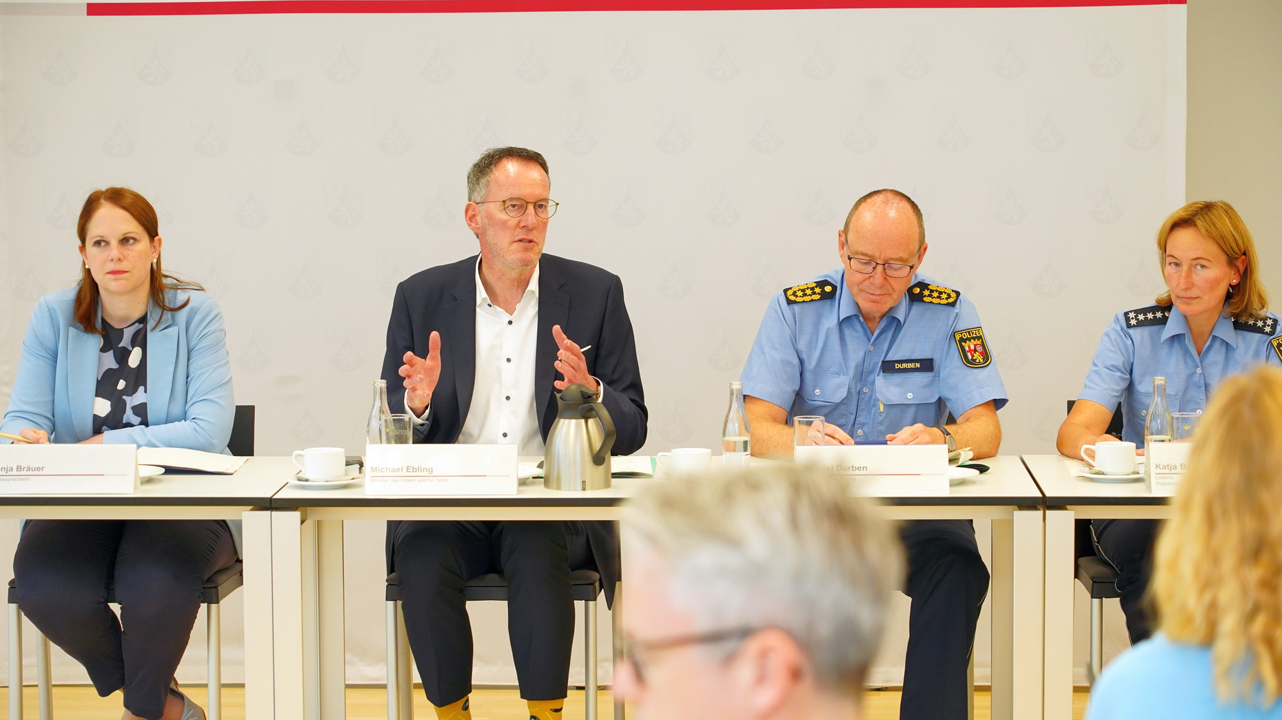Innenminister Michael Ebling stellt gemeinsam mit dem Inspekteur der Polizei Rheinland-Pfalz, Friedel Durben, die Polizeiarbeit zur Fußball-Europameisterschaft vor. 