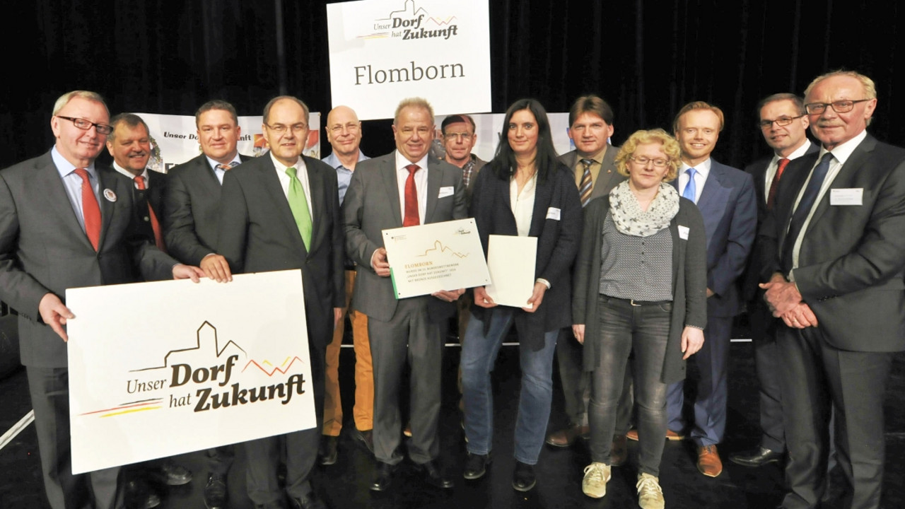 Vertreter der Gemeinde Flomborn bei der Preisverleihung in Berlin