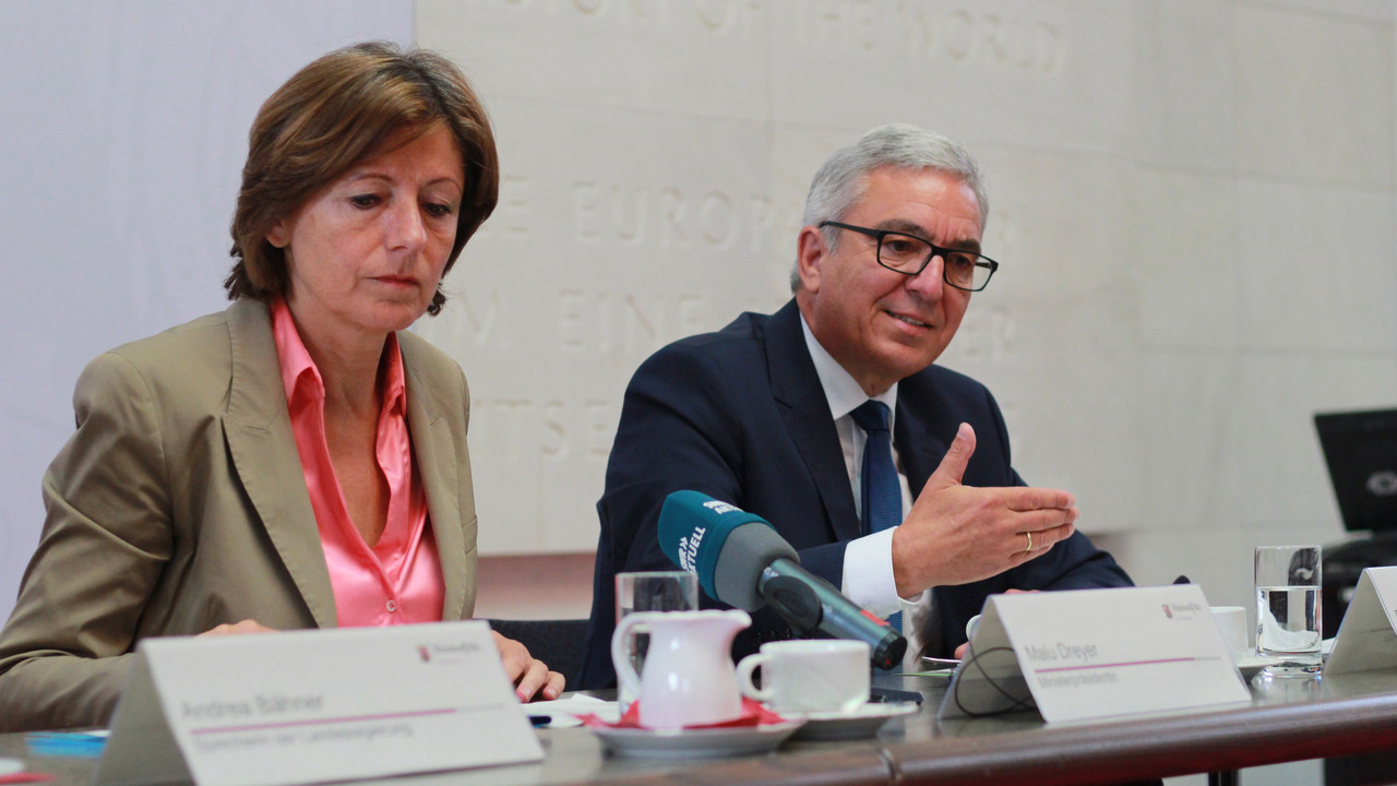 Dreyer und Lewentz bei der Pressekonferenz