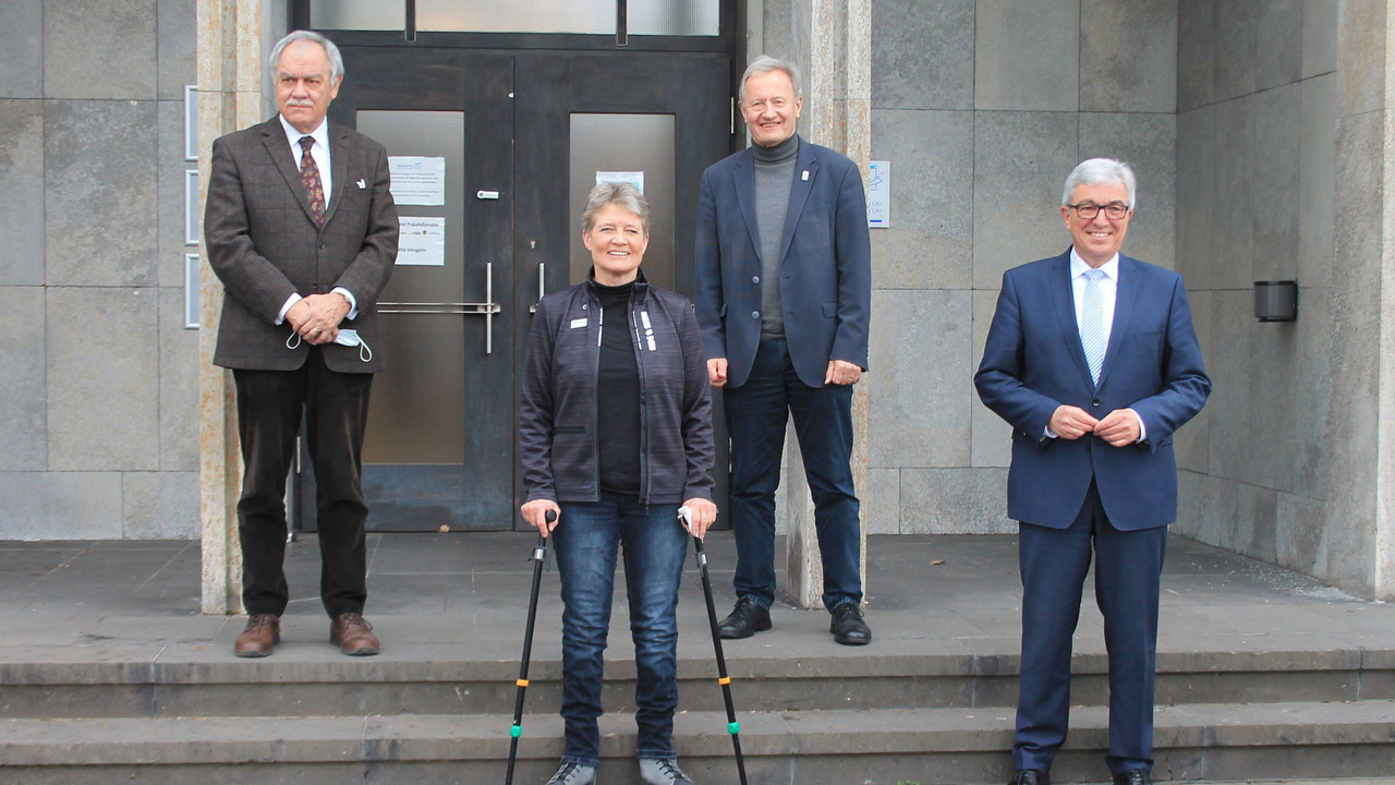 v.l. Karl Peter Bruch (Präsident BSV RP), Hanne Brenner (Spitzensportlerin Para-Dressur), Friedhelm-Julius Beucher (Präsident DBS), Minister Roger Lewentz