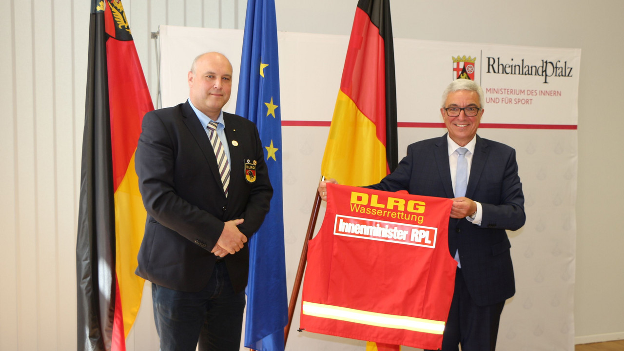 Innenminister Roger Lewentz und DLRG-Präsident Andreas Back