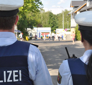 Zwei Beamte der Polizei Rheinland-Pfalz