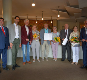 V.l.n.r.: Landrat Jörg Denninghoff, MdL Manuel Liguori, Hans Gritzner mit Ehefrau, Günter Klamp mit Ehefrau, Bernd Klees mit Ehefrau, Innenminister Roger Lewentz