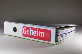 Aktenordner mit der Aufschrift Geheim