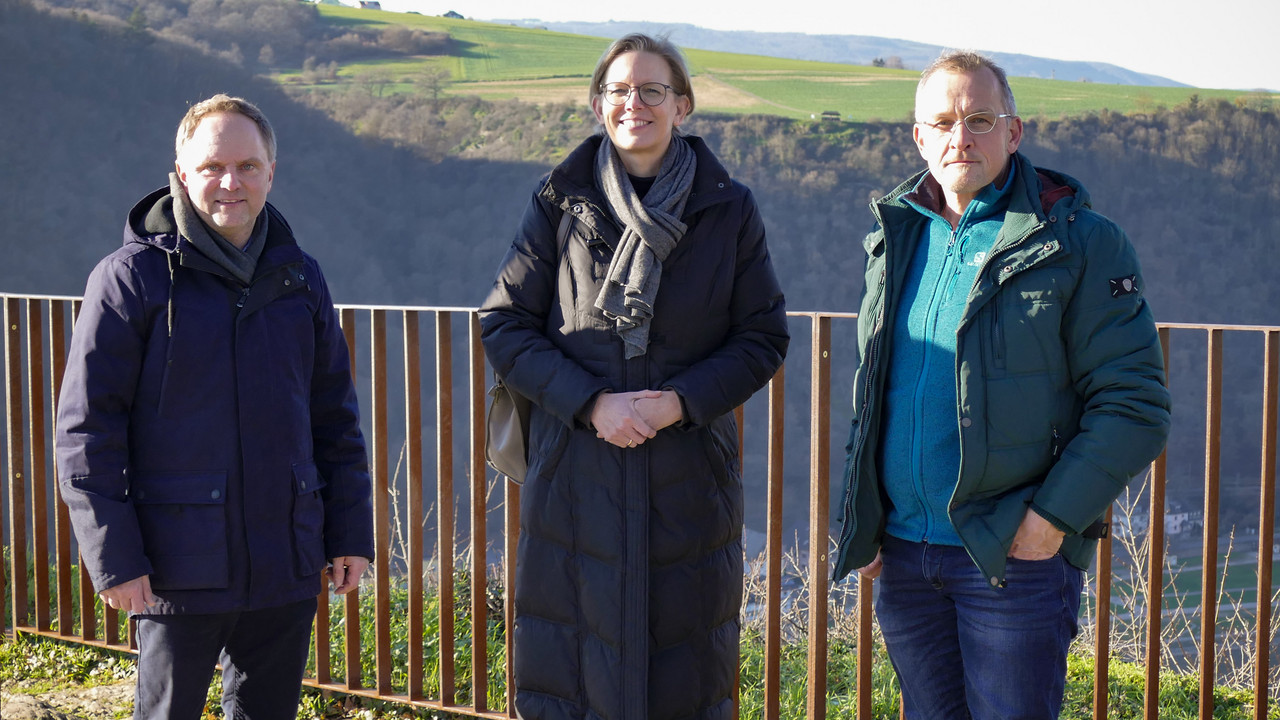 Innenstaatssekretärin Simone Schneider auf dem Lorley-Plateau.