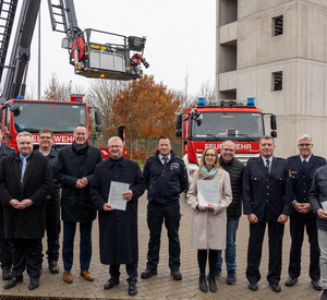 Innenminister Michael Ebling überreichte Bescheide aus dem diesjährigen Förderpaket für den Brand- und Katastrophenschutz.