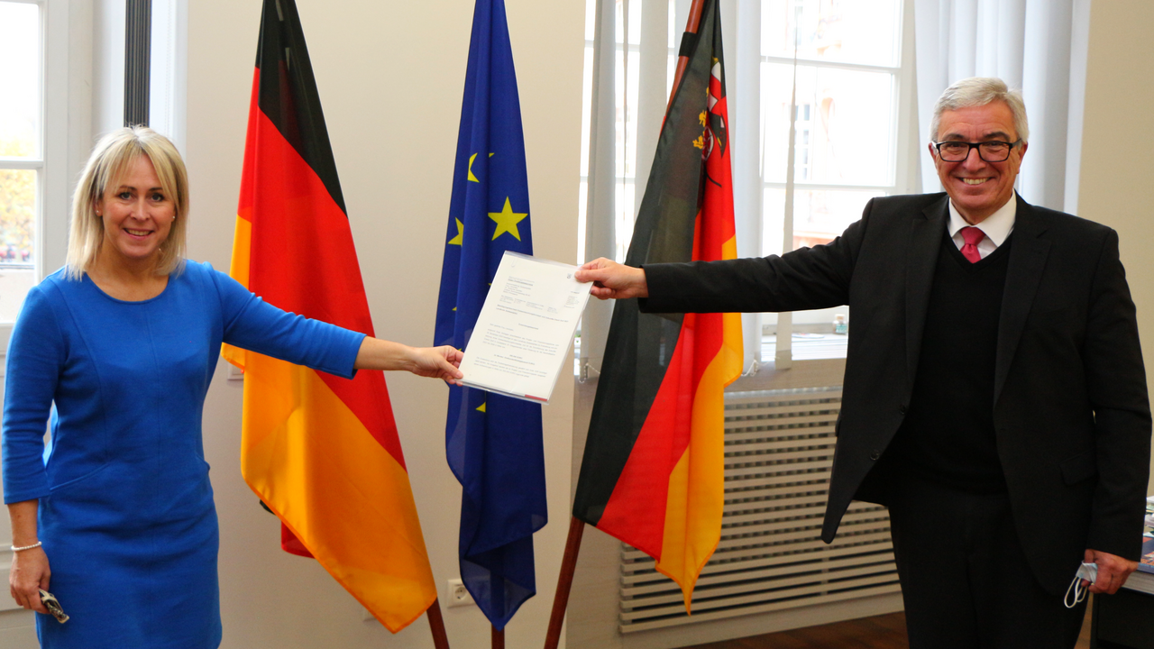 Bescheidübergabe an Landrätin Ganster