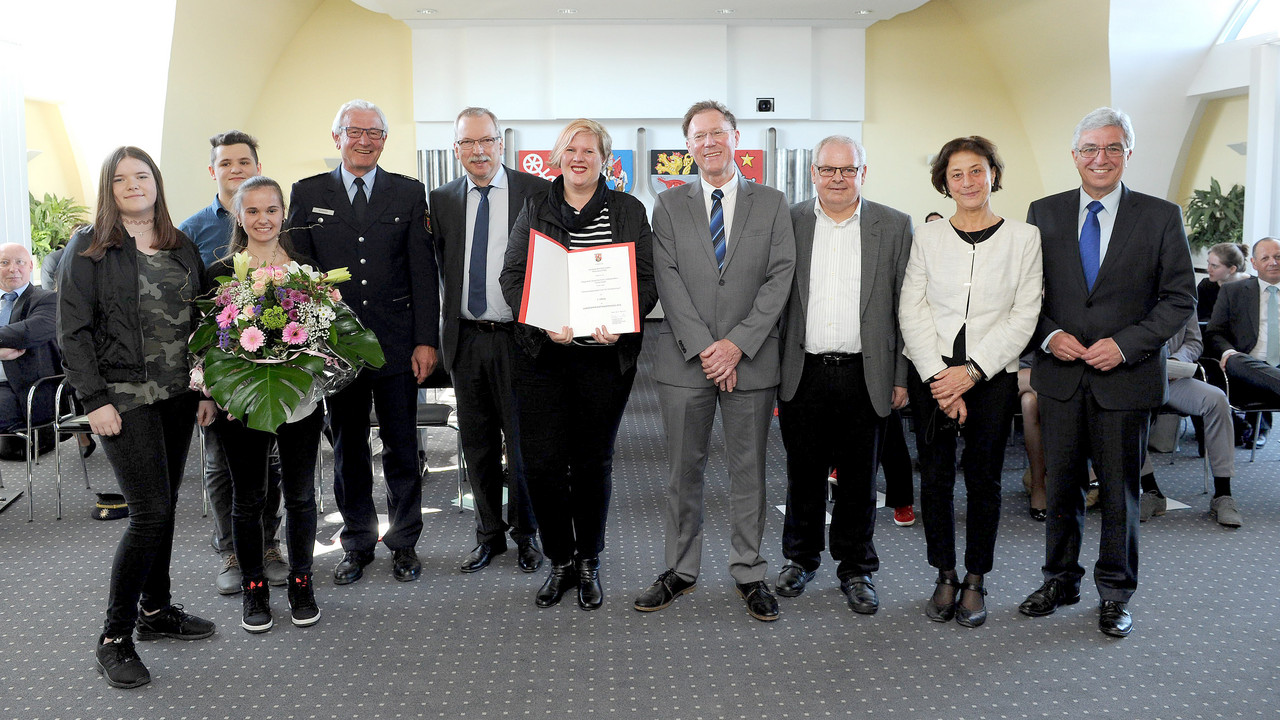Projektverantwortliche und -beteiligte mit Roger Lewentz