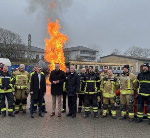 Innenminister Michael Ebling bei der Übergabe der Kleinbrandsimulationsanlagen an die BKIs der Landkreise und kreisfreien Städte.