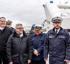 Innenminister Michael Ebling hat der Wasserschutzpolizei ein neues Polizeiboot übergeben.