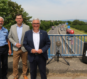 Innenminister Roger Lewentz mit Vertretern der Polizei bei der Vorstellung der MONOcam