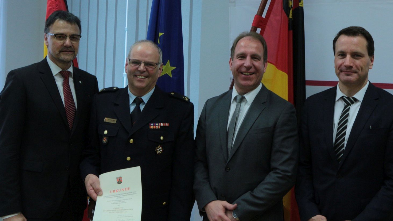 Landrat Hans-Peter Thiel, Staatssekretär Randolf Stich, Kreisfeuerwehrinspekteur Christoph Bach, Abteilungsleiter Eric Schaefer (v.l.n.r.)