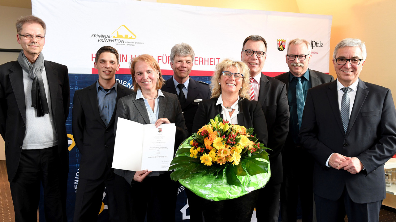 Geehrte des Landespräventionspreises 2017 mit Minister Roger Lewentz