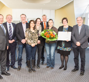 1. Preisträgern (IGS Anna Seghers) mit Herrn Jertz, Herrn Westram und Herrn PP Hamm.