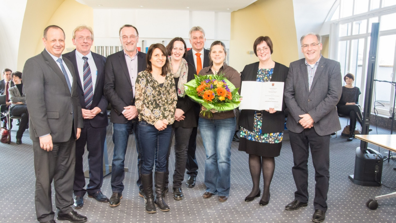 1. Preisträgern (IGS Anna Seghers) mit Herrn Jertz, Herrn Westram und Herrn PP Hamm.