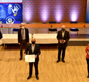 Innenminister Lewentz und die Preisträger
