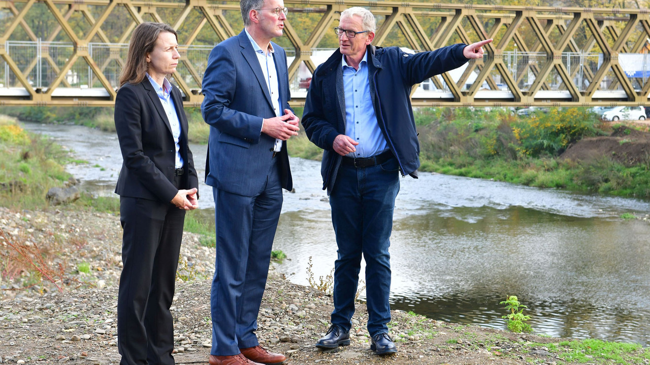 Innenminister Michael Ebling bei seinem Besuch im Ahrtal.