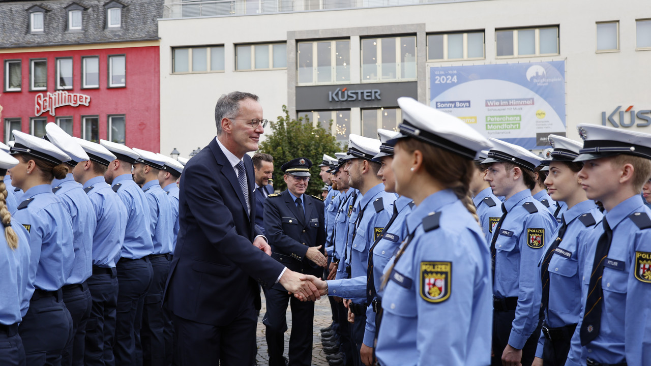 Der Minister gratuliert zu einer Entscheidung, die "Respekt und Anerkennung" verdiene, so Ebling.