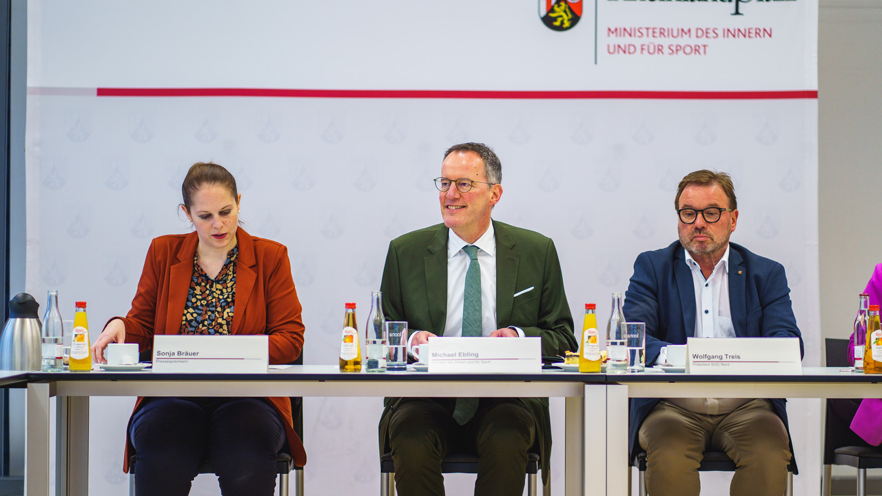 Innenminister Michael Ebling und SGD-Nord-Präsident Wolfgang Treis bei der Pressekonferenz zur Vorstellung des Flächenportals.