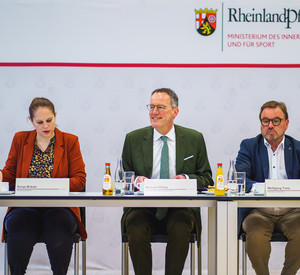 Innenminister Michael Ebling und SGD-Nord-Präsident Wolfgang Treis bei der Pressekonferenz zur Vorstellung des Flächenportals.