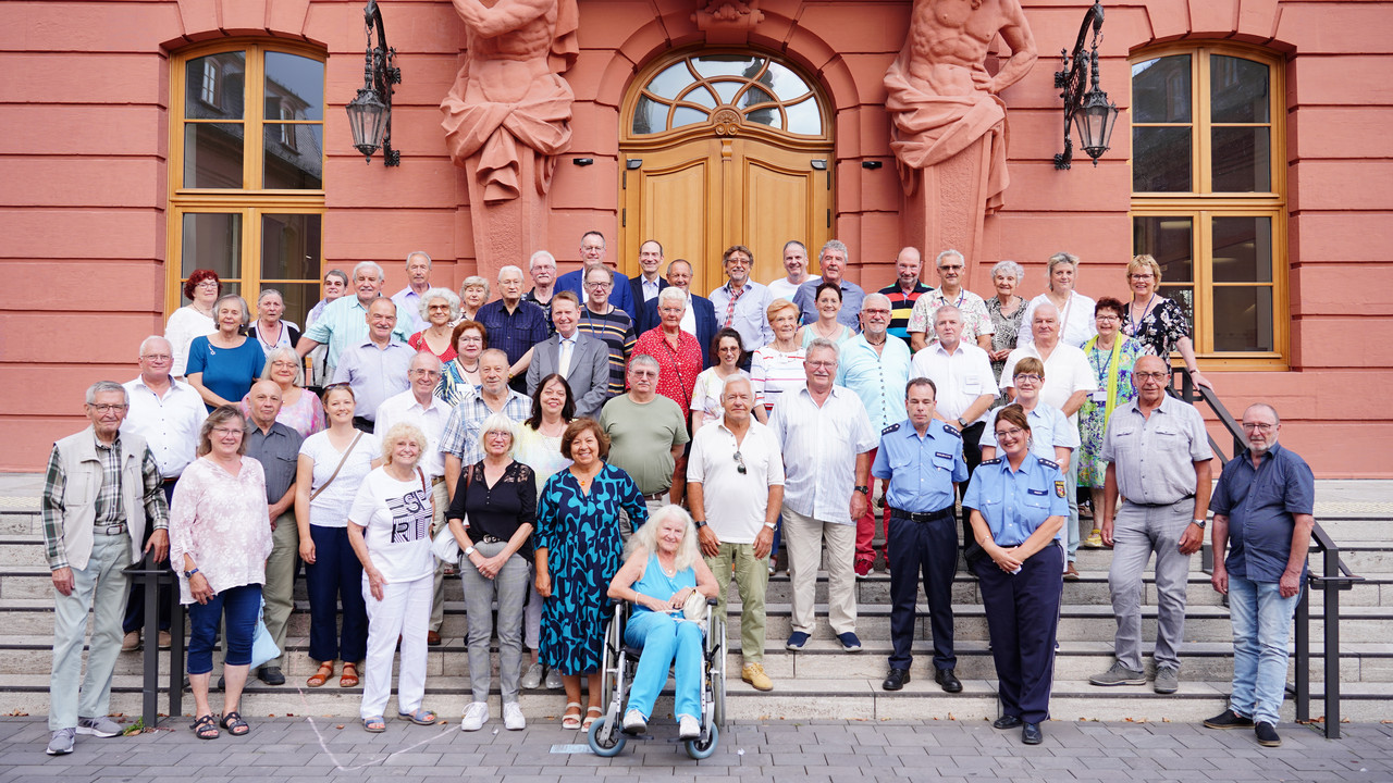 Im Bereich des Polizeipräsidiums Mainz sind derzeit 82 ehrenamtliche Seniorinnen und Senioren aktiv.