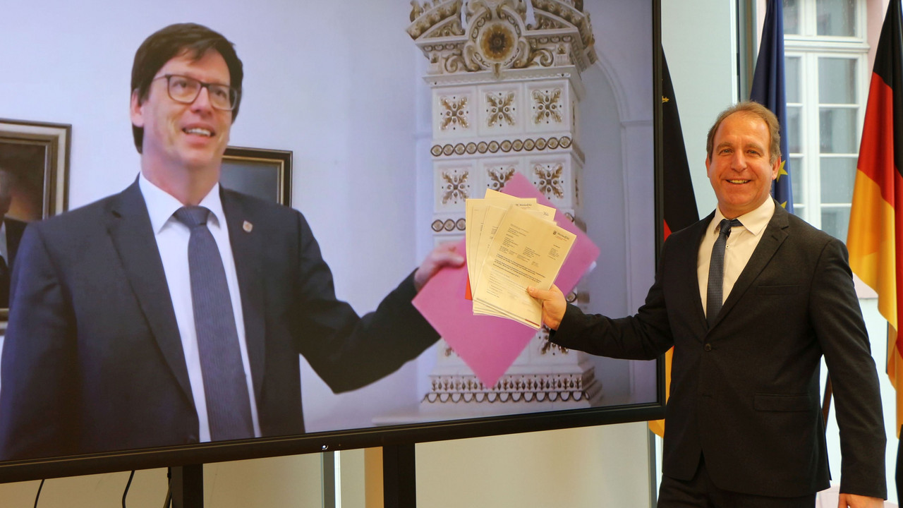 Innenstaatssekretär Randolf Stich und Oberbürgermeister Marold Wosnitza 