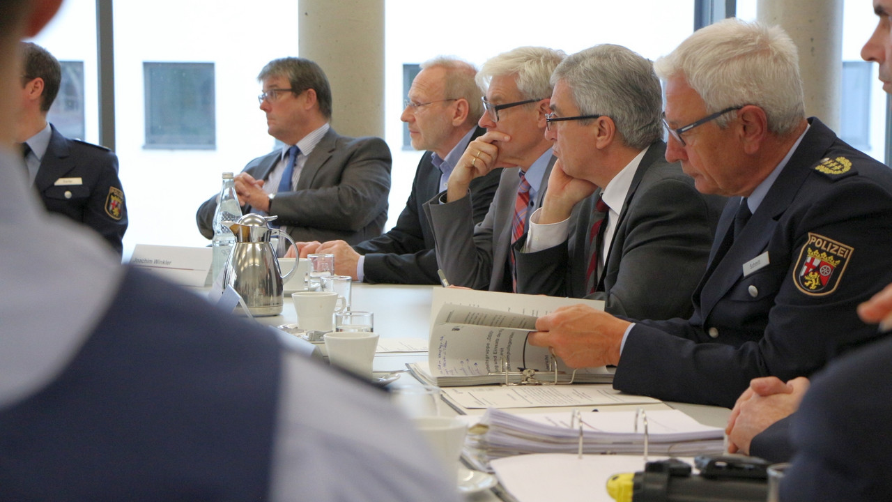 Pressekonferenz zum Pilotprojekt "Taser".
