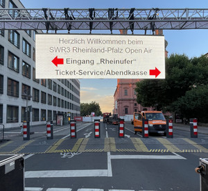 Ein Mobiler Zufahrtsschutz bei einer Großveranstaltung in Mainz, wie er künftig auch bei den nun geförderten Gemeinden zum Einsatz kommen könnte.