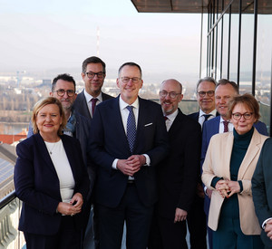 Die Ministerinnen und Minister und Senatorinnen und Senatoren der SPD-geführten Innenressorts der Länder bei der A-IMK in Mainz.