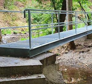 Fußgängerbrücke am Pyrmonter Felsensteig.