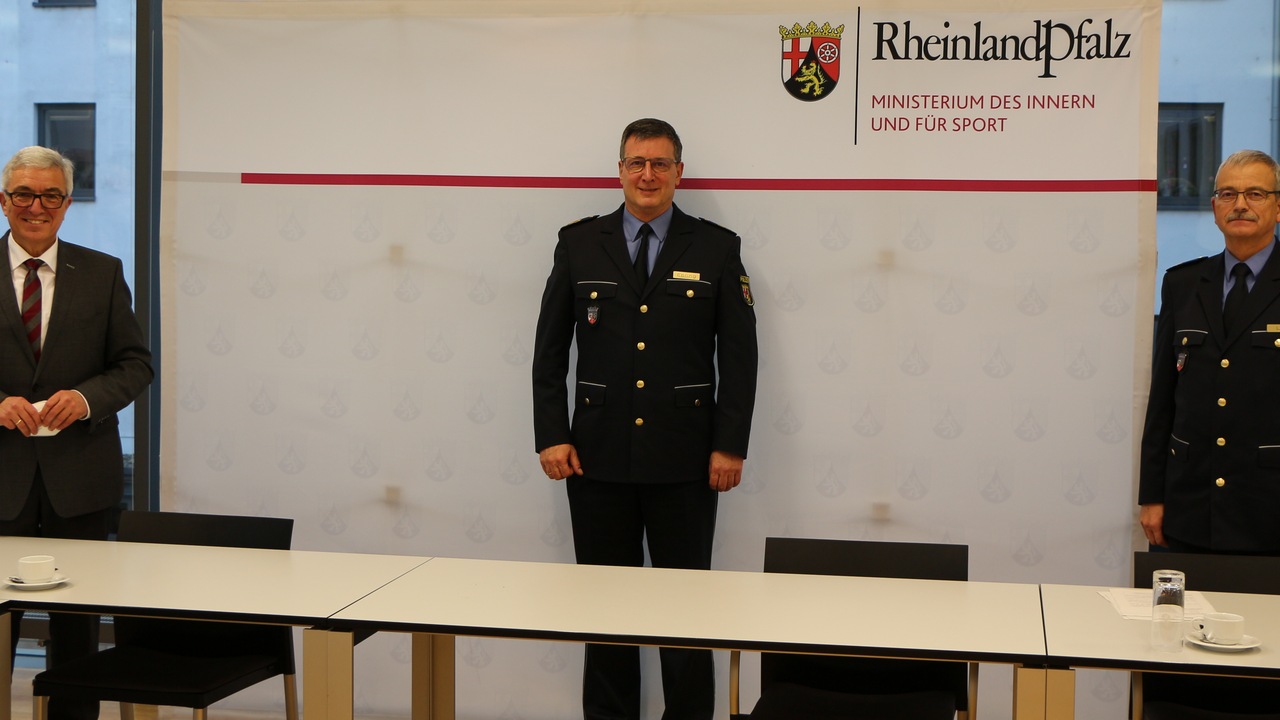 Minister Lewentz verabschiedet Polizeipräsident Ebling