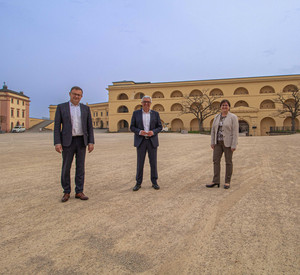 Innenminister Roger Lewentz mit dem Direktor des Landesmuseums Koblenz, Prof. Dr. Andreas Schmauder, und der Generaldirektorin der GDKE, Dr. Heike Otto