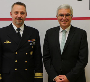 Minister Lewentz begrüßt den neuen Kommandeur des 4. Fregattengeschwaders, Fregattenkapitän Dirk Jacobus, in Mainz