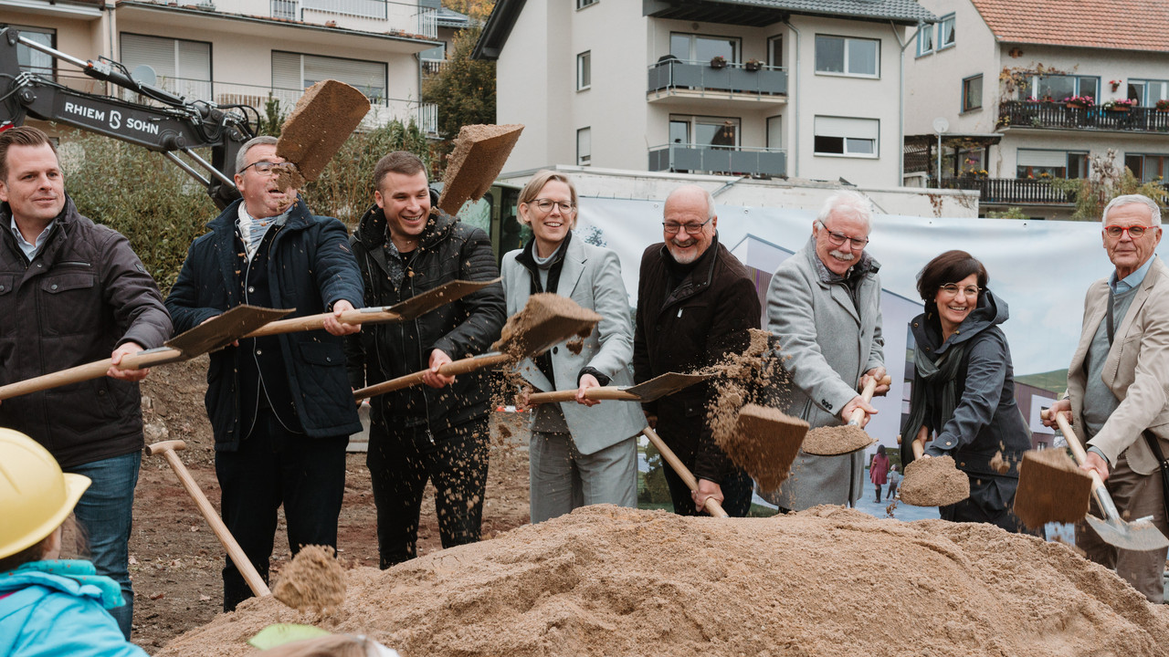 Staatssekretärin Simone Schneider beim Spatenstich der Kita Johannes-Apostel in Dernau