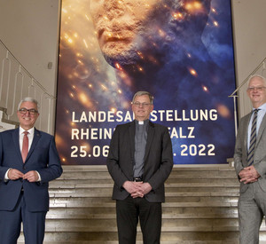 Innenminister Roger Lewentz, Generalvikar Dr. Ulrich Graf von Plettenberg und Oberbürgermeister Wolfram Leibe (v.l.) stellten die große Landesausstellung „Der Untergang des Römischen Reiches“ vor.