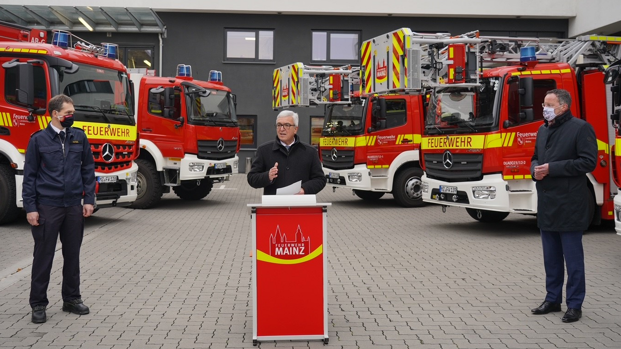 Björn Patzke, stellv. Leiter Feuerwehr Mainz, Innenminister Roger Lewentz & OB Michael Ebling