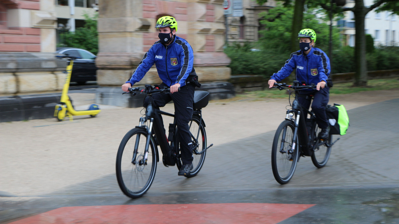 Polizei mit Pedelecs auf Streife