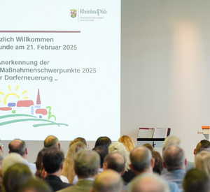 Innenminister Michael Ebling bei der Anerkennungsfeier für die neuen Schwerpunktgemeinden.