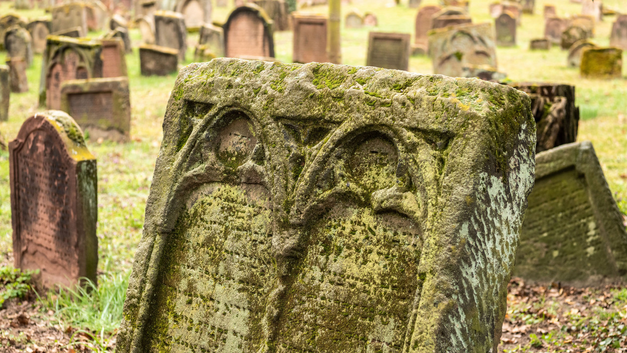 Der jüdische Friedhof Heiliger Sand in Worms ist Teil der SchUM-Stätten und damit Unesco-Welterbe.