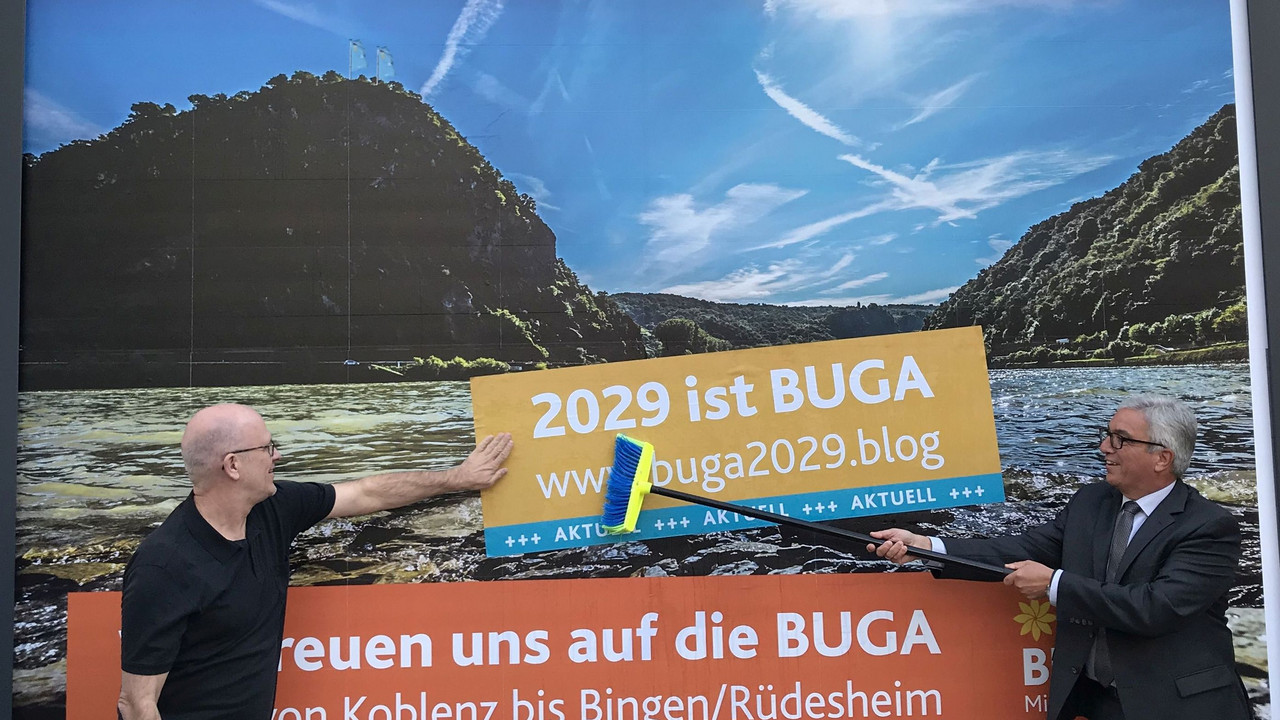 Innenminister plakatiert BUGA 2029-Plakat
