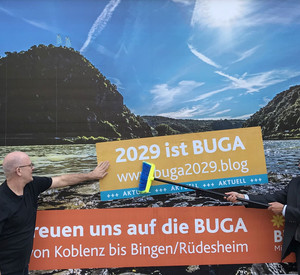 Innenminister plakatiert BUGA 2029-Plakat