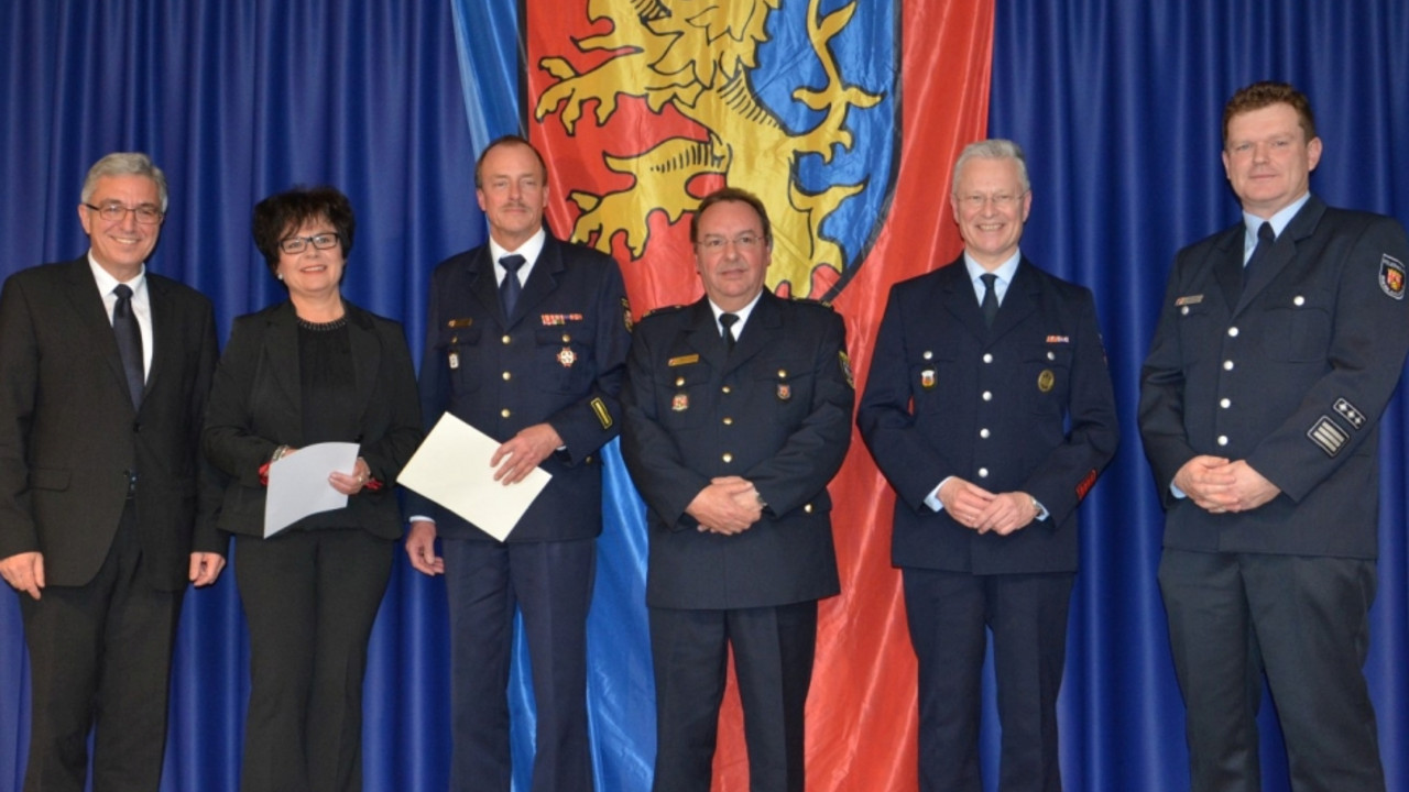 Von links nach rechts Minister Roger Lewentz, Ursula Grabitzke, Gerd Grabitzke, Werner Böcking, Guido Erler 