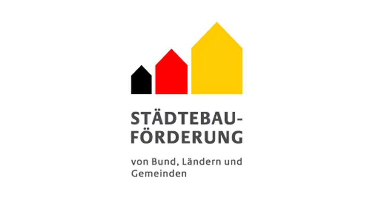 Logo der Städtebauförderung: Drei Hausumrisse in schwarz, rot, gelb